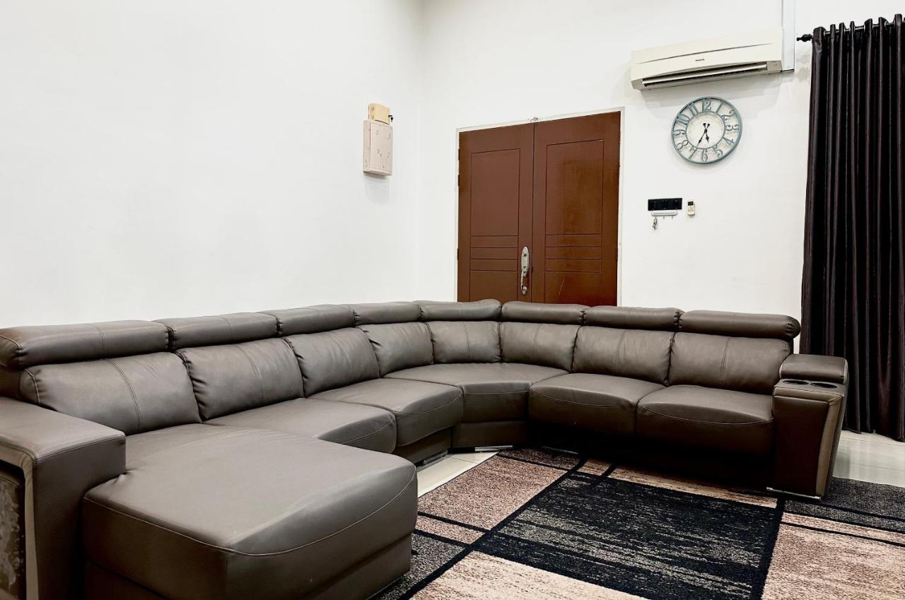 Bandar Melaka Family Bungalow Private Pool Bbq Wifi Netflix Exterior foto