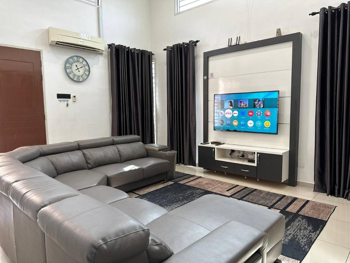 Bandar Melaka Family Bungalow Private Pool Bbq Wifi Netflix Exterior foto