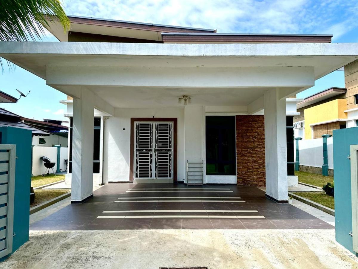 Bandar Melaka Family Bungalow Private Pool Bbq Wifi Netflix Exterior foto