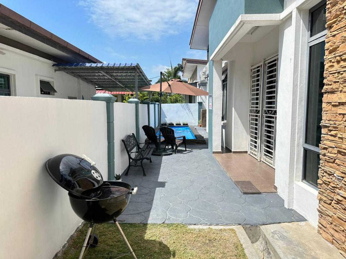 Bandar Melaka Family Bungalow Private Pool Bbq Wifi Netflix Exterior foto